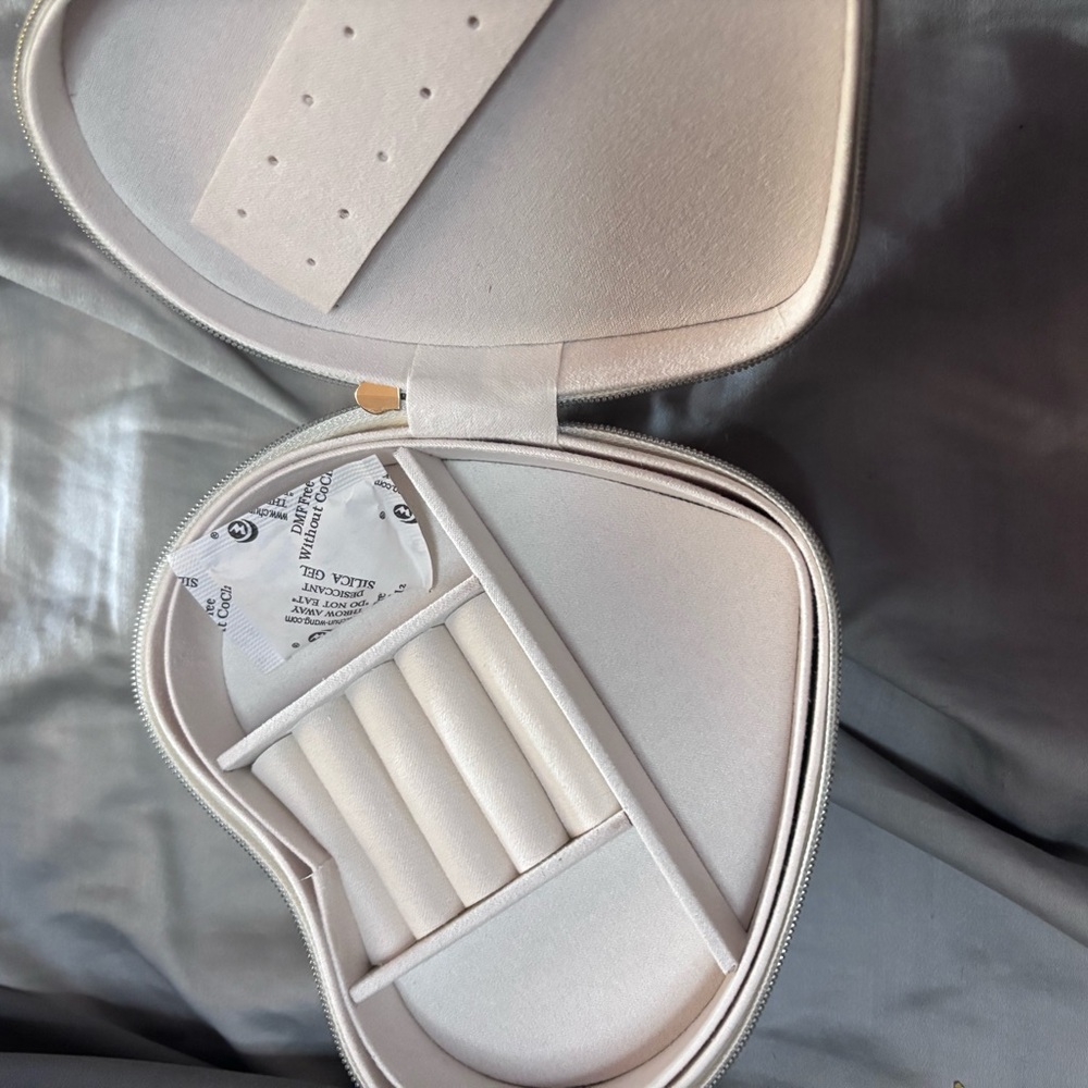 Heart-Shaped Jewelry Organizer